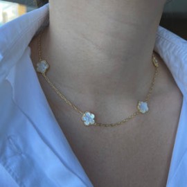 Gold White Clove Short Necklace